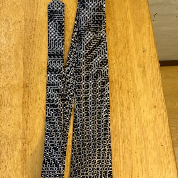 "MICHAEL KORS" Elegant Navy Blue Checkered Tie - Picture 1 of 3
